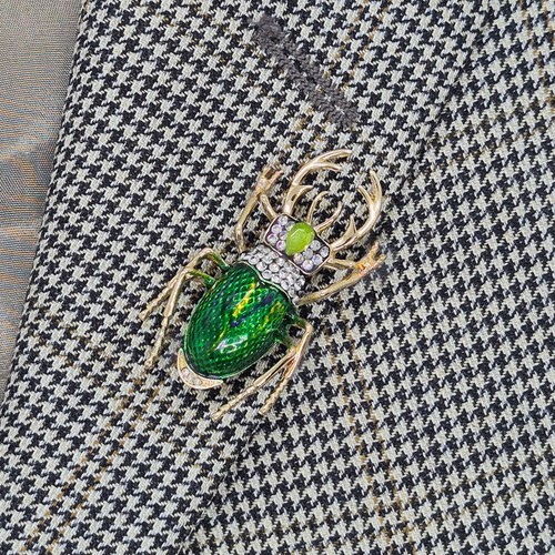 Emerald green enamel beetle - green,